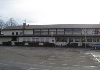 Die TV Halle, dahinter befinden sich die Beachplätze